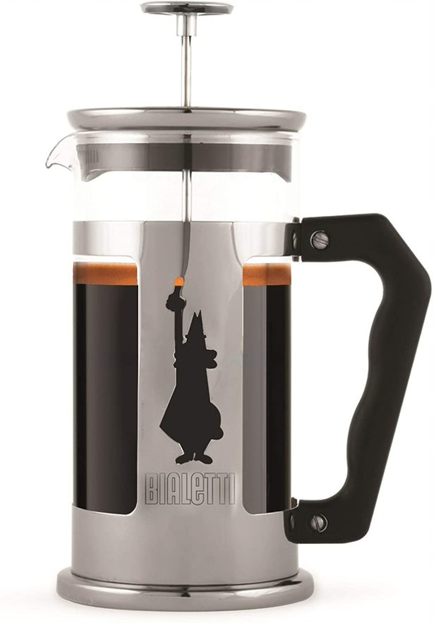 Egy Bialetti French press kávéval, egy sziluett figurával és a márkanévvel.
