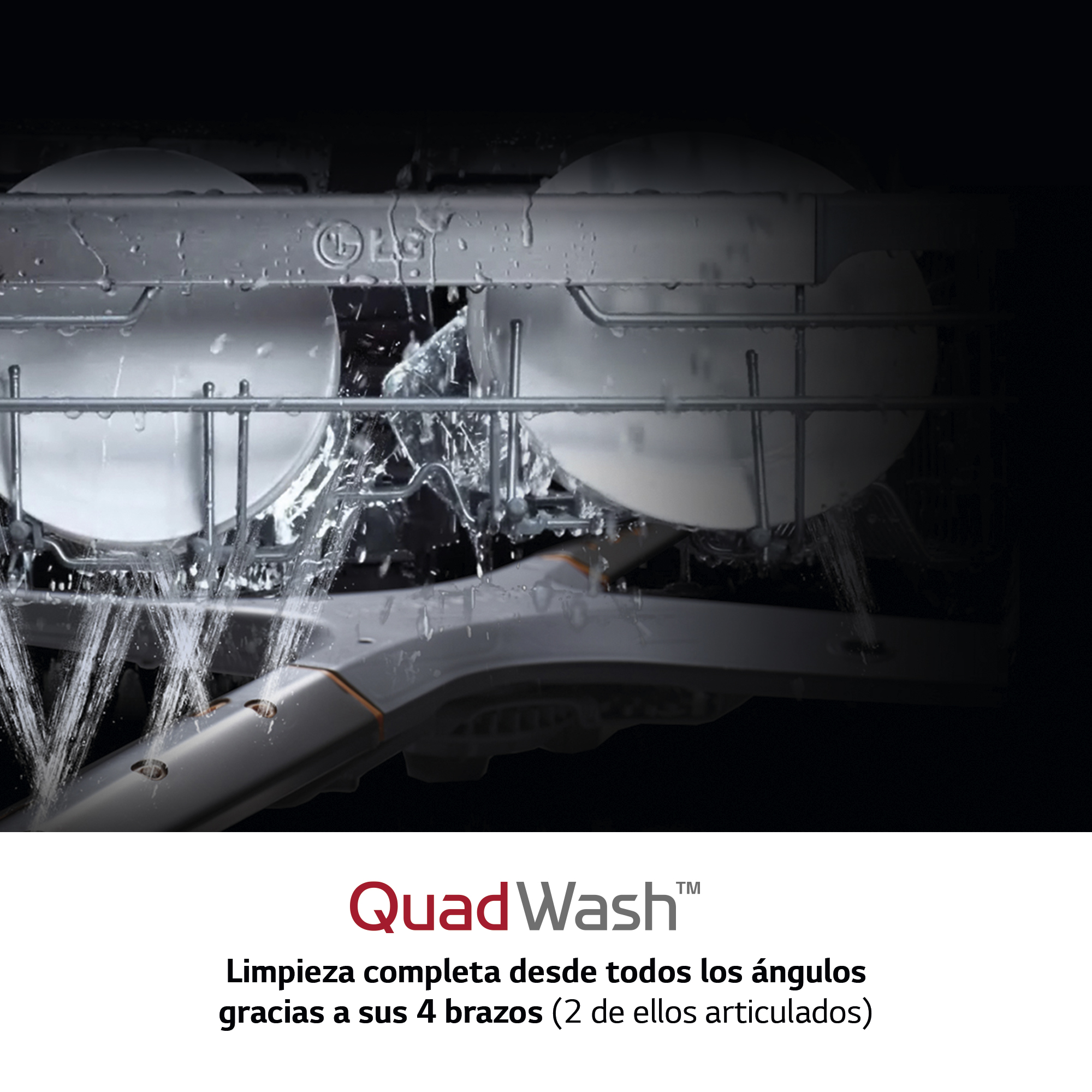 Interior de lavavajillas con agua rociando los platos. Texto: QuadWash, limpieza completa desde todos los ángulos.