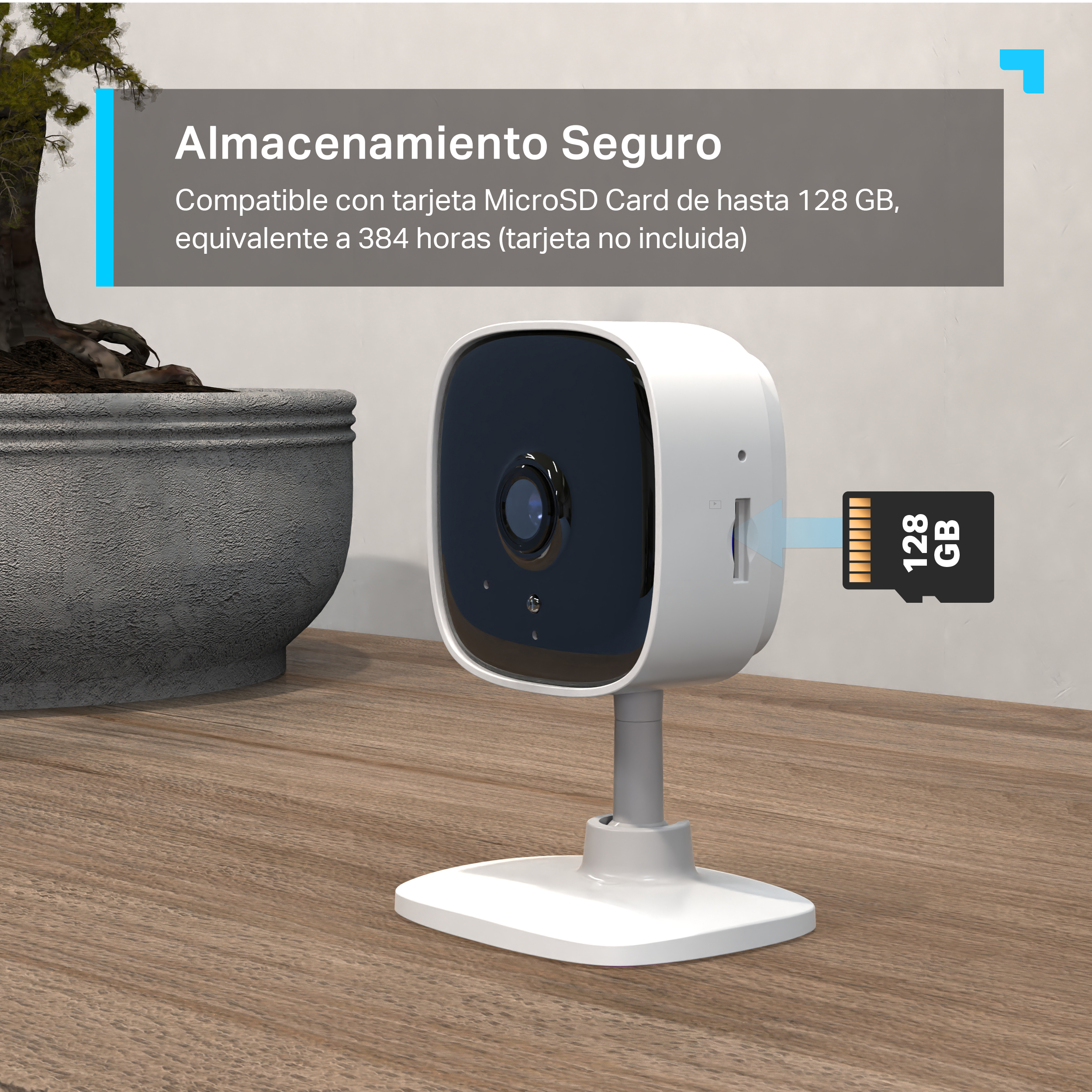 Una cámara de seguridad blanca y negra, lente negra y tarjeta micro SD.