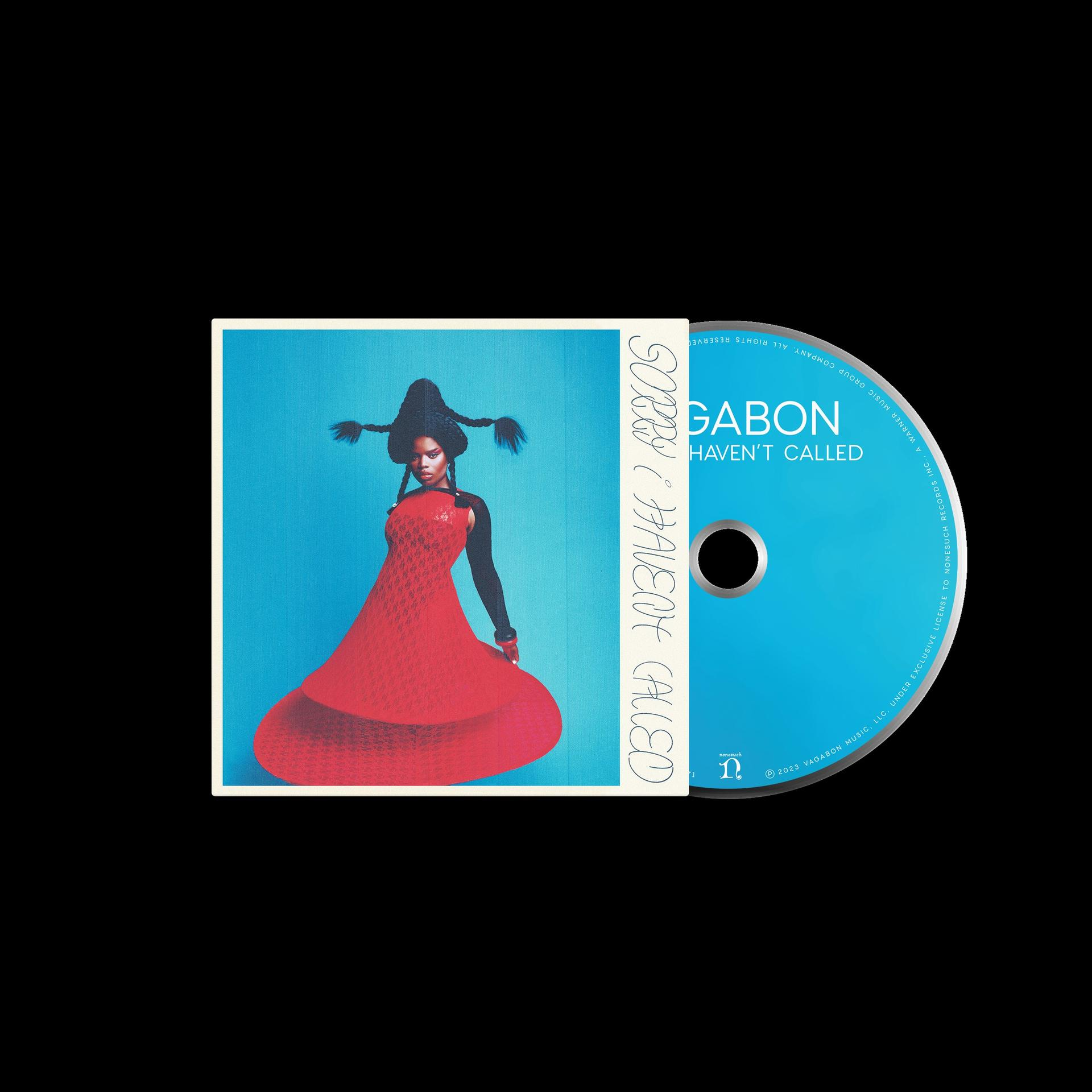 Eine CD-Hülle mit einer Frau in rotem Kleid und einer blauen CD.