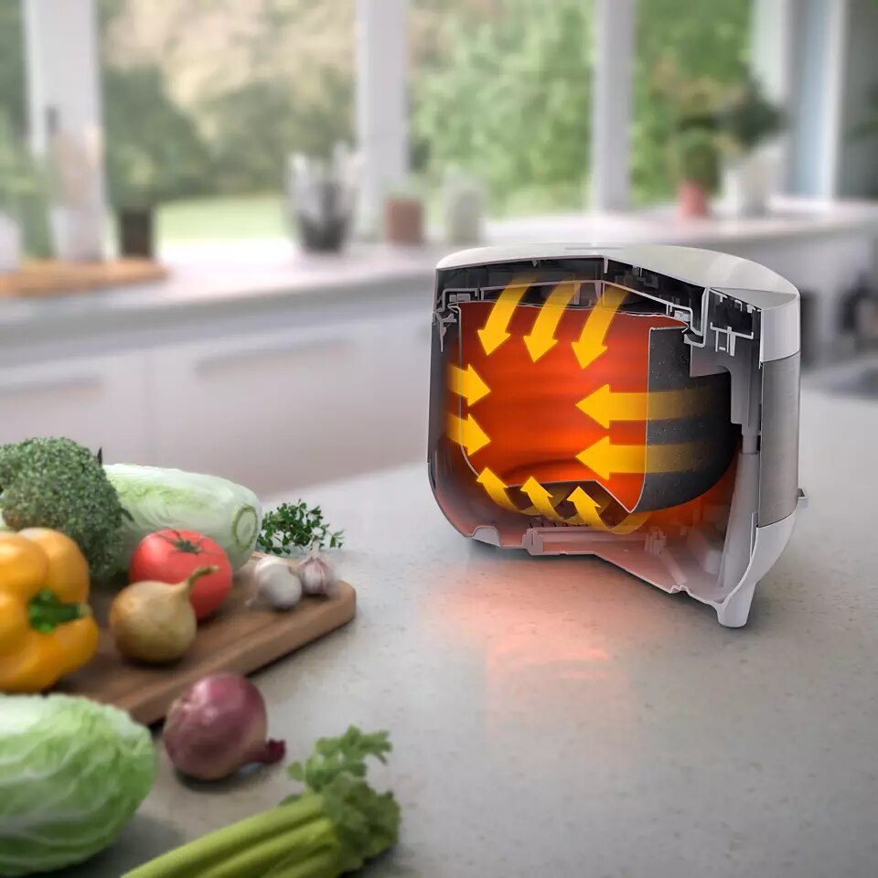 Scena kuchenna z robotem kuchennym, warzywami i drewnianą deską.