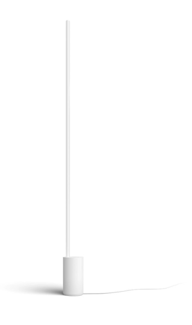 Biała, minimalistyczna lampa podłogowa. Składa się z cylindrycznej podstawy i długiego, prostego, pionowego słupa.