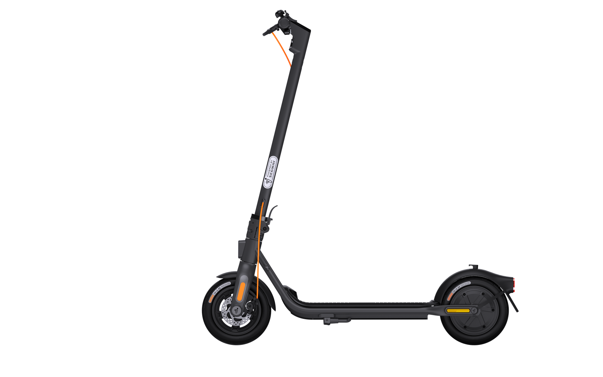 Schwarzer Elektroroller auf schwarzem Hintergrund mit orangen Akzenten an Lenker und Rädern.