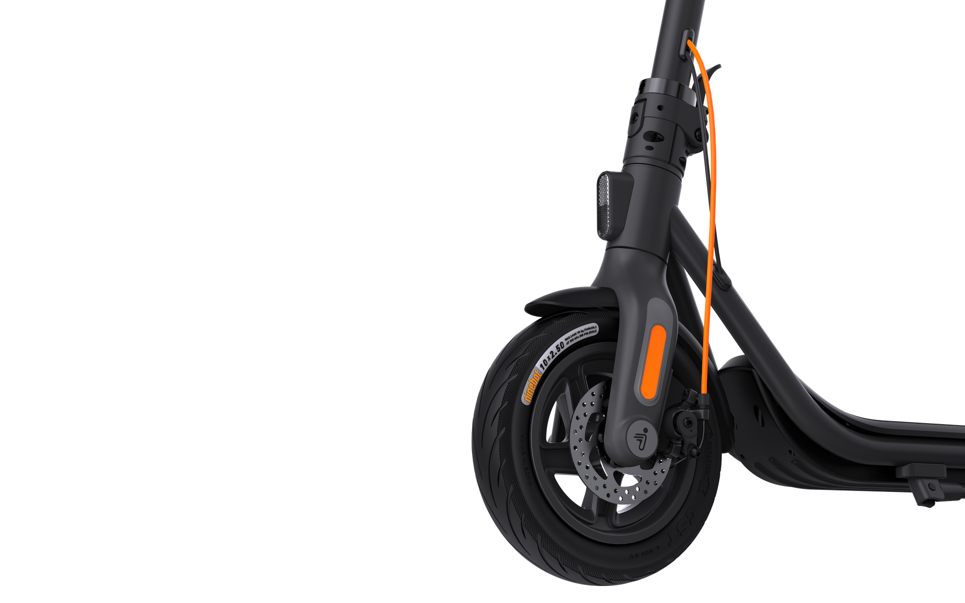 Nahaufnahme des Vorderrads und der Federung eines schwarz-orangenen Elektrorollers.