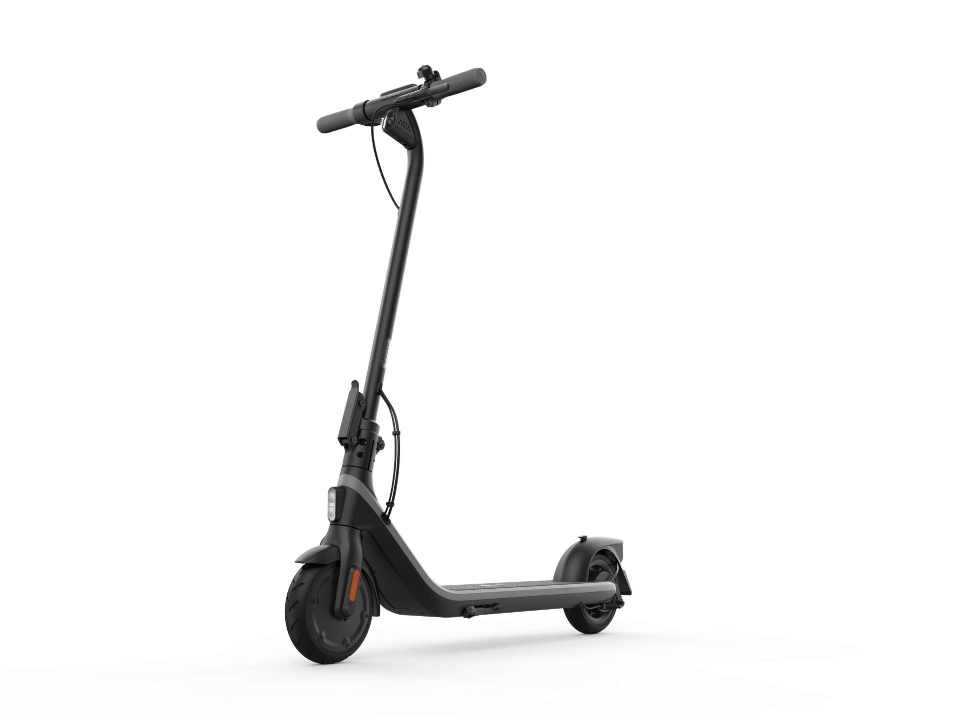 Scooter eléctrico negro sobre un fondo blanco. El scooter tiene un diseño elegante.