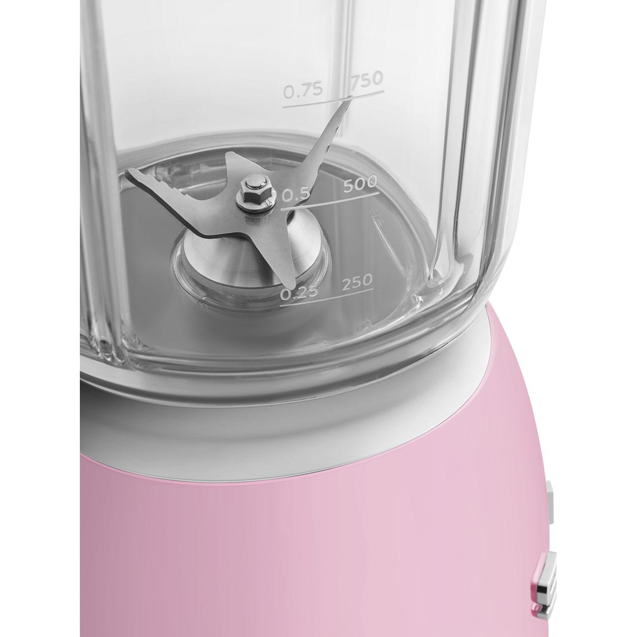 Nahaufnahme eines rosa Mixers mit einem transparenten Krug und Messer.