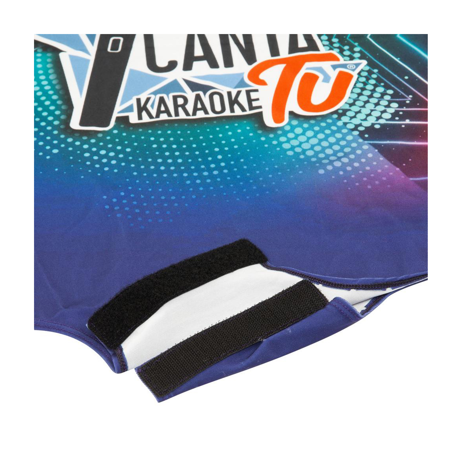 Un primo piano di una maglietta da karaoke con cinturini in velcro.