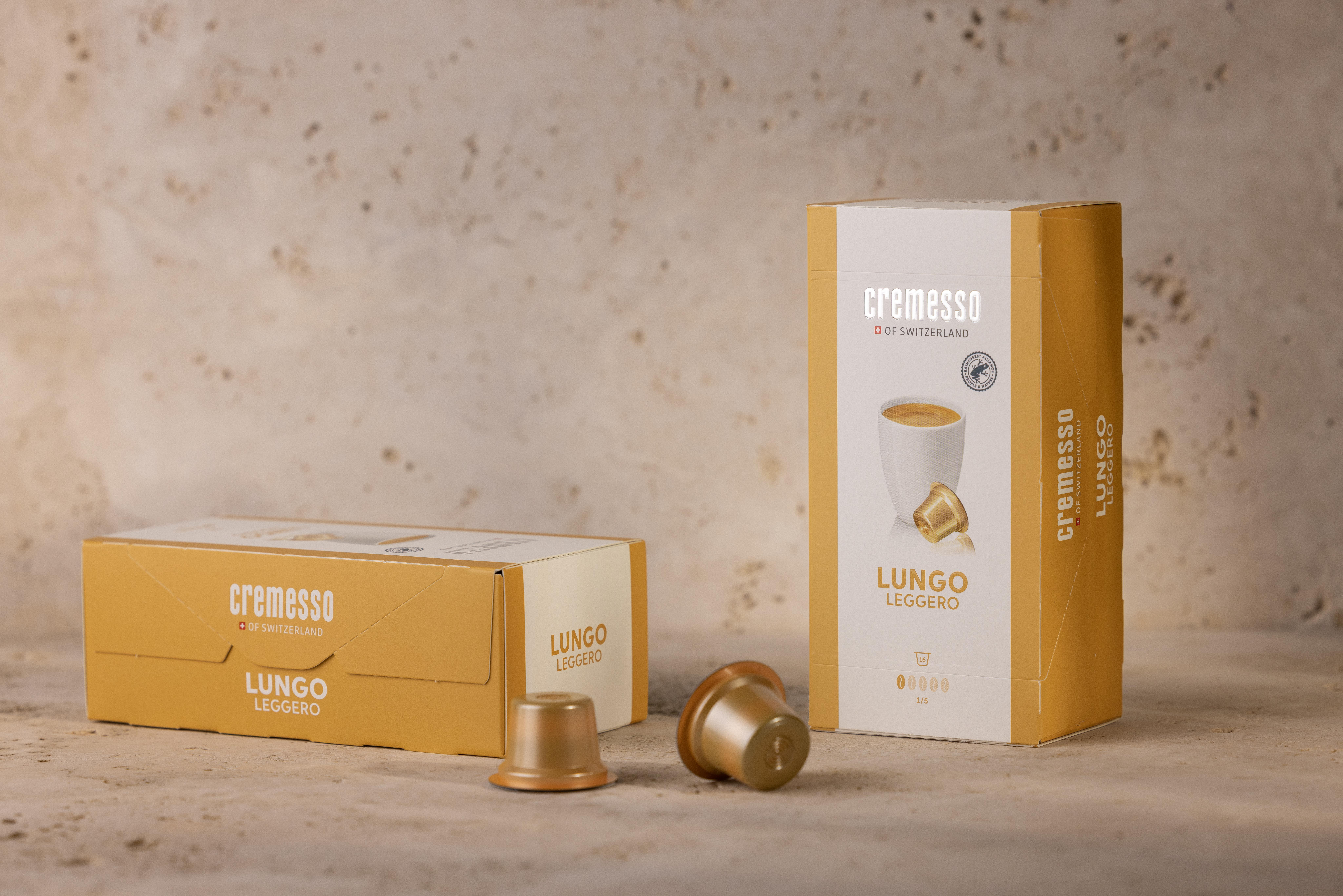 Kaffeekapseln und zwei Schachteln Cremesso Lungo Leggero Kaffeekapseln.