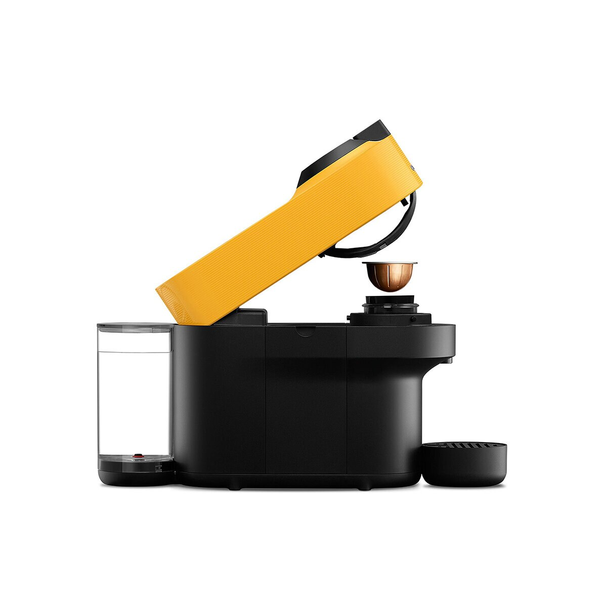 Czarny i żółty ekspres do kawy z otwartym górnym elementem. Jest na białym tle.