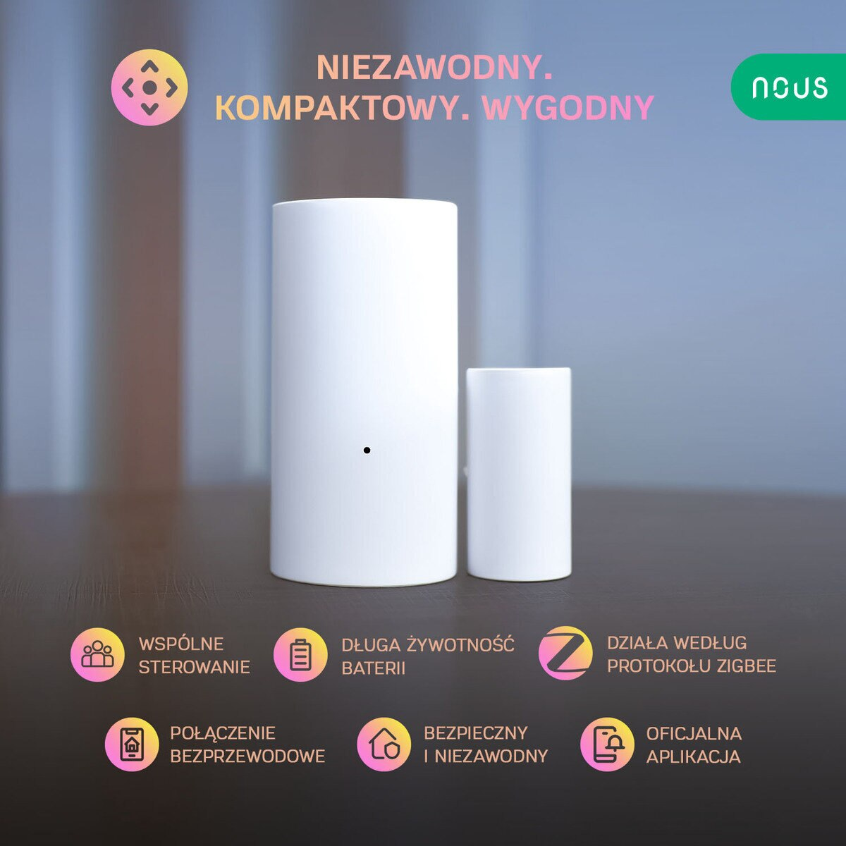 Dwa białe, cylindryczne urządzenia smart home z ikonami połączeń i tekstem.