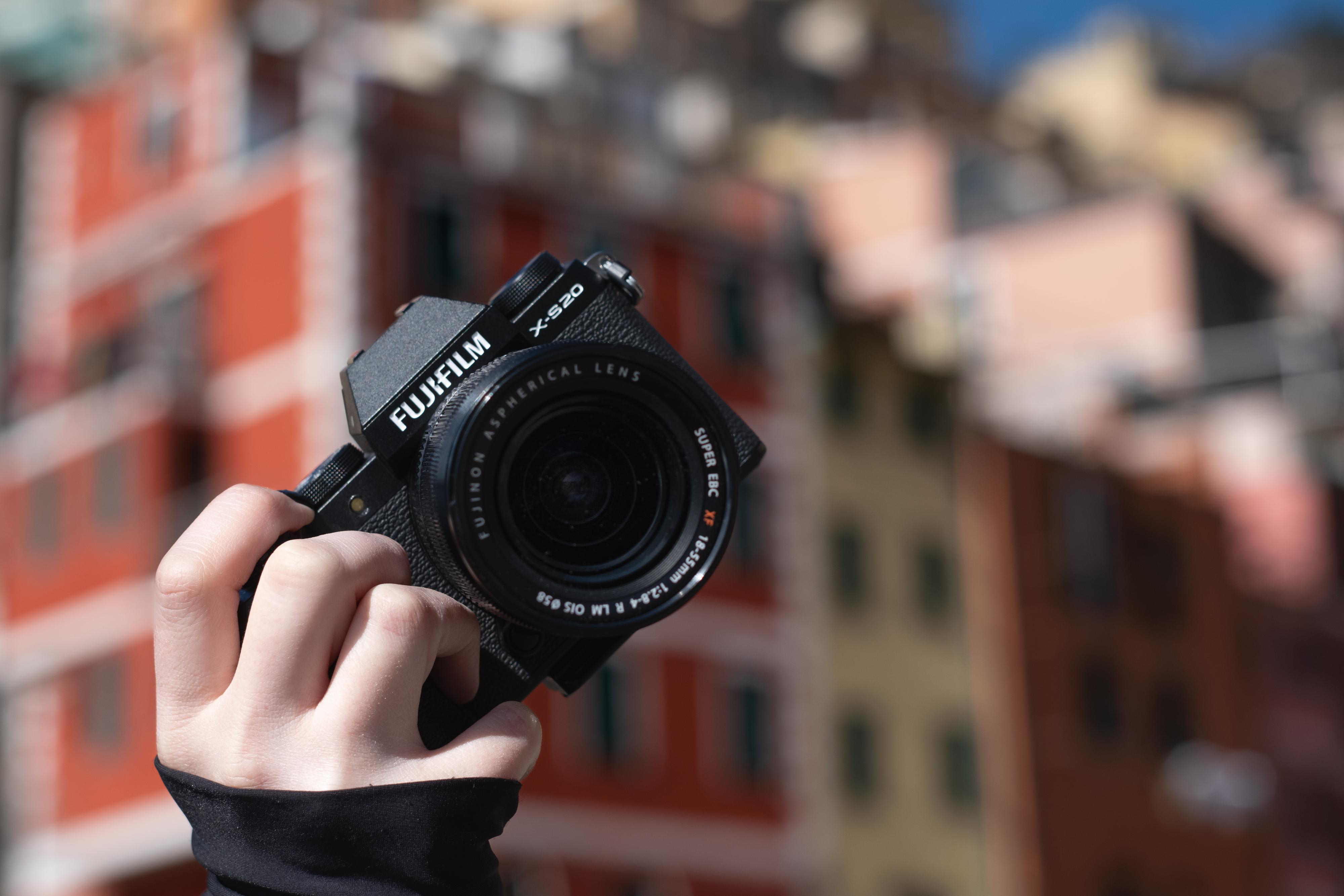 FUJIFILM X-S20 Kit Systemkamera mit Objektiv 18-55 mm, 7,6 cm Display Touchscreen, WLAN