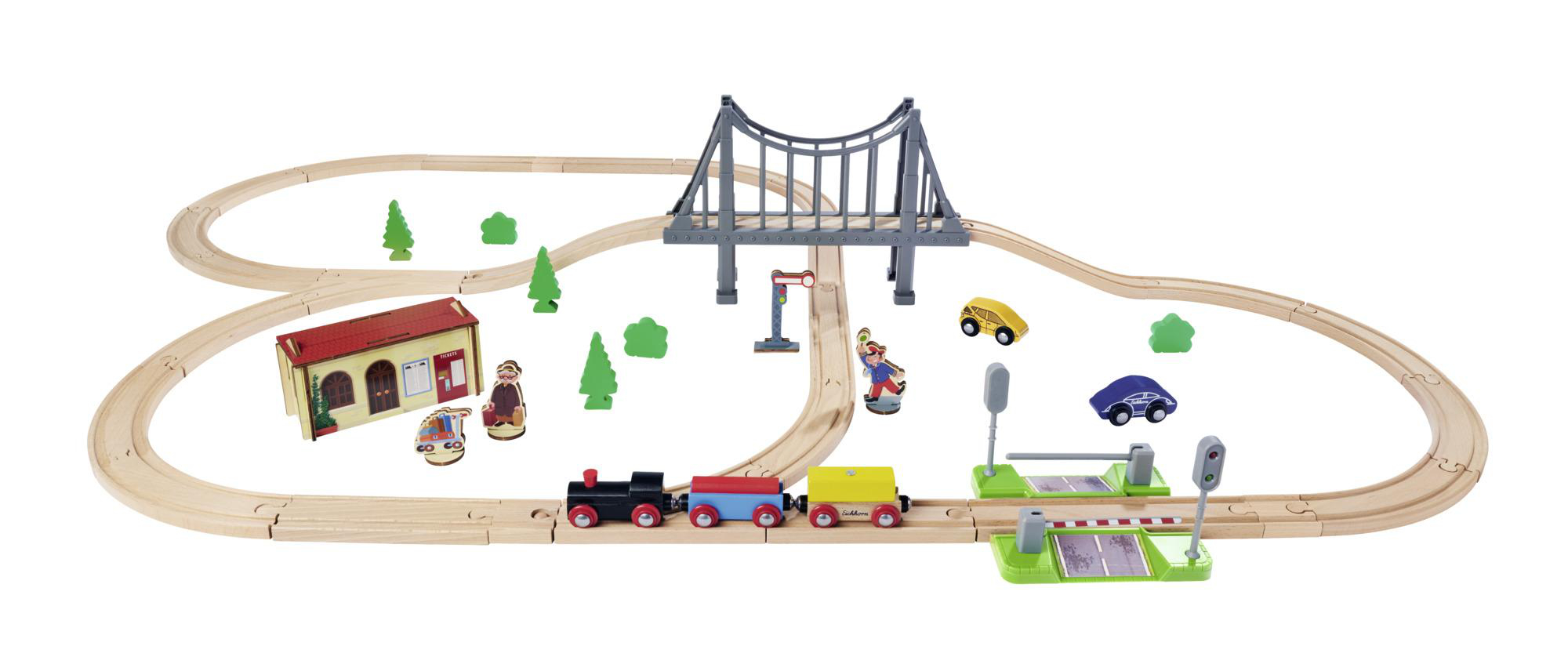 Holzspielzeug-Eisenbahn-Set mit Zug, Brücke, Gebäuden, Bäumen und Straßenschildern. Das Set ist auf weißem Hintergrund.
