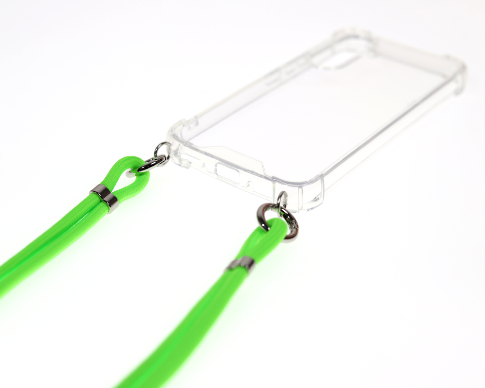 Egy átlátszó telefontok egy neon zöld zsinórral, fehér háttér előtt.