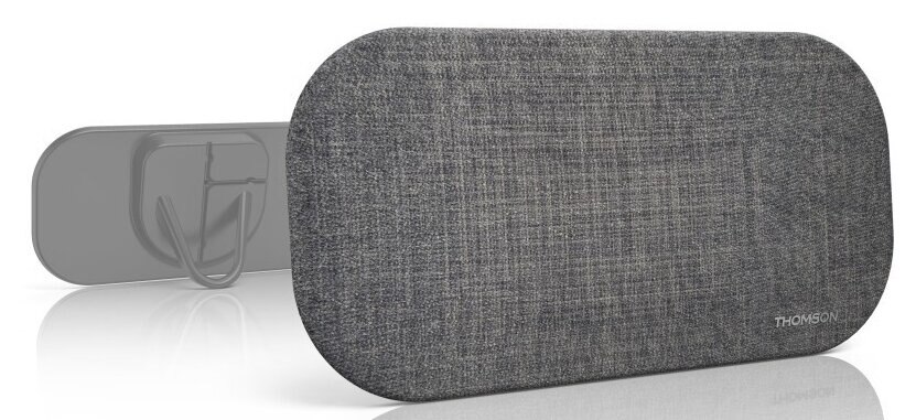 Szary głośnik materiałowy z czarnym stojakiem, białym tłem i logo Thomson.