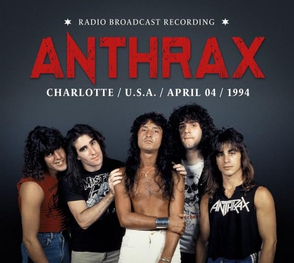 Anthrax-Albumcover. Bandmitglieder in einem Gruppenfoto. Rotes Anthrax-Logo oben. Grauer Hintergrund.