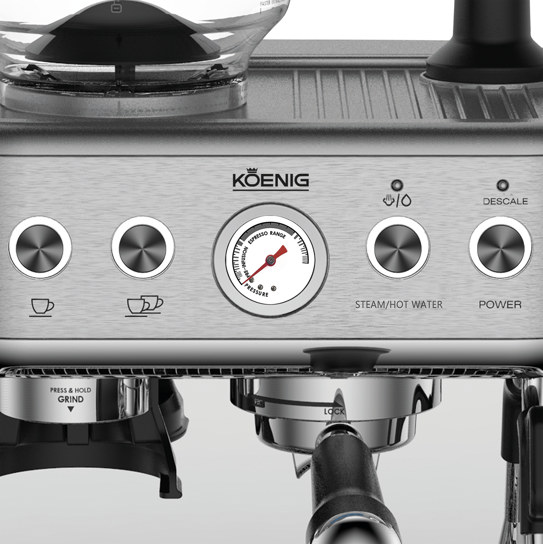 Una macchina per l'espresso con quadranti e un manometro su una superficie argentata.