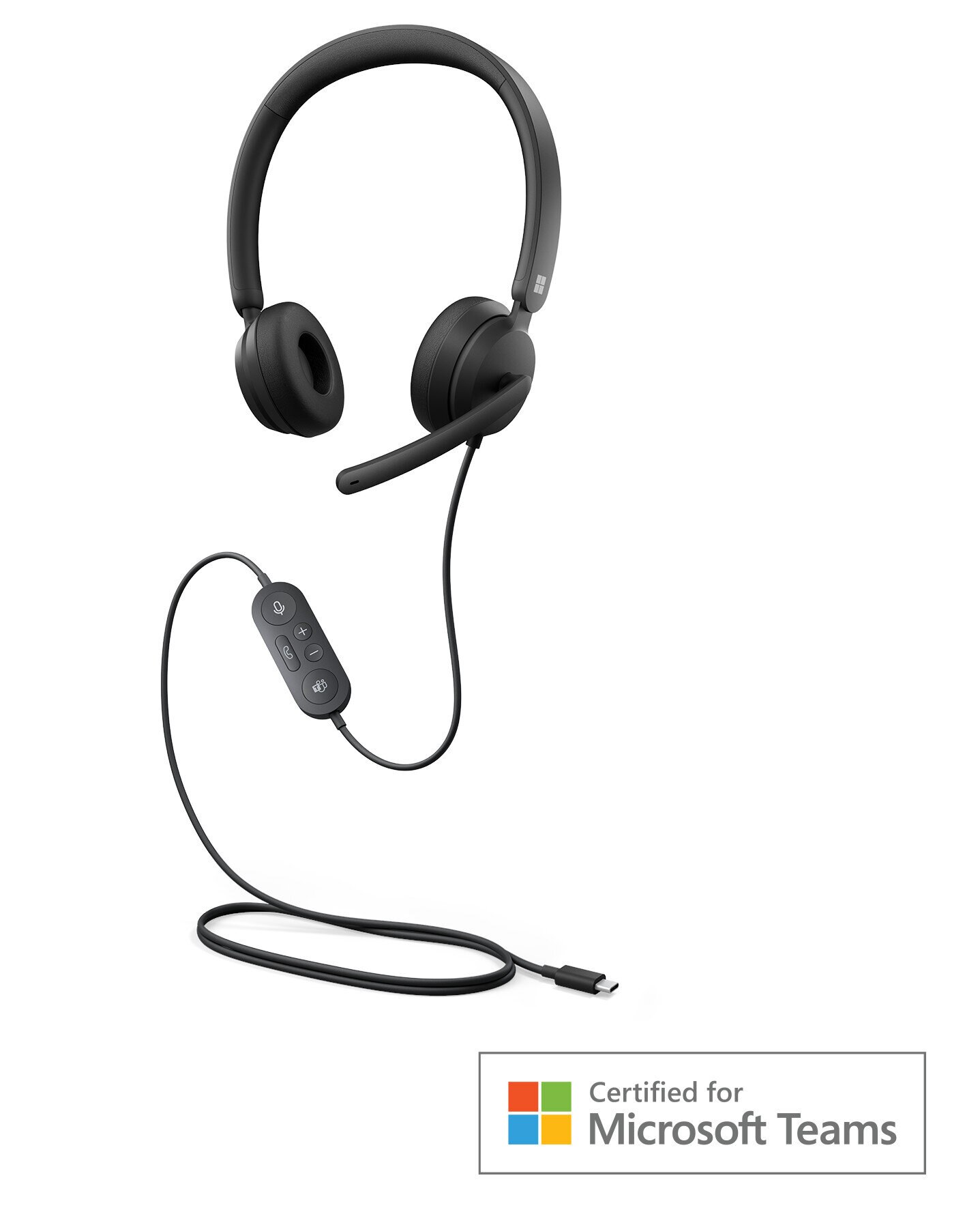 Czarny zestaw słuchawkowy z mikrofonem i wbudowanymi elementami sterującymi, ze złączem USB-C. Białe tło. Certyfikat Microsoft Teams.
