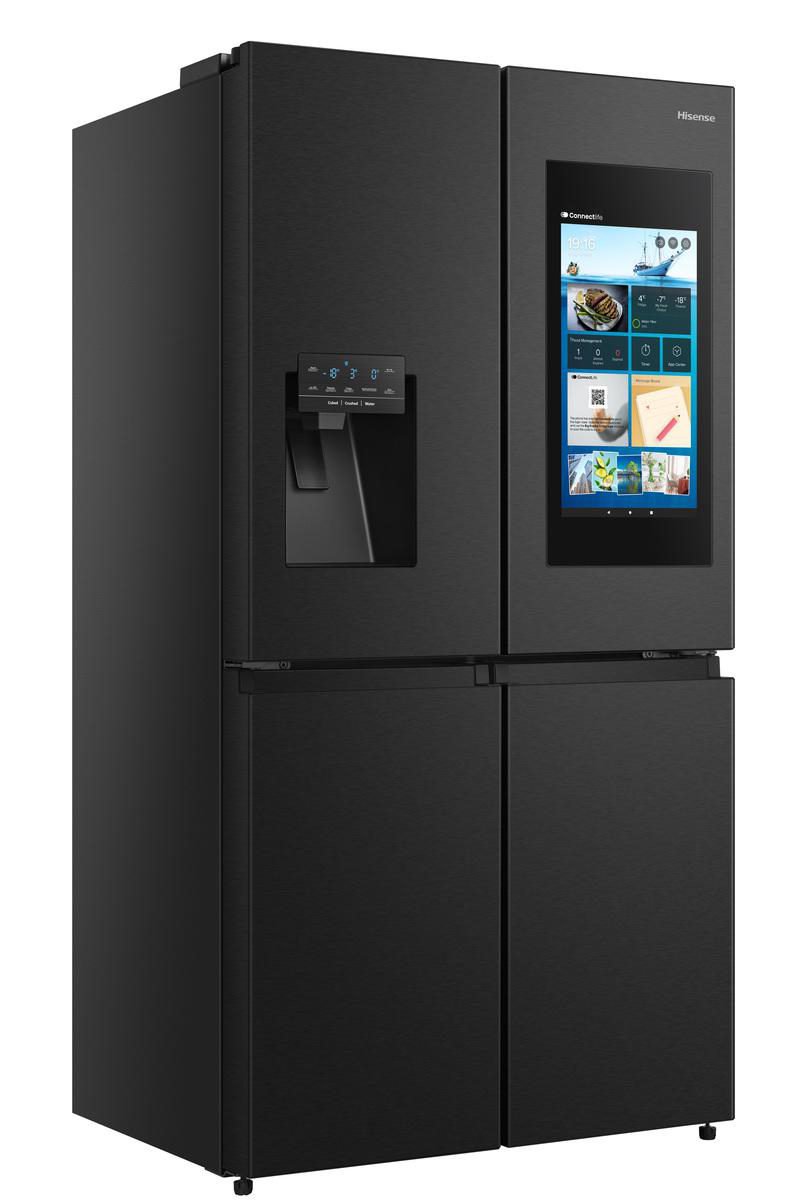 Schwarzer Hisense Kühlschrank mit Touchscreen und vier Türen.