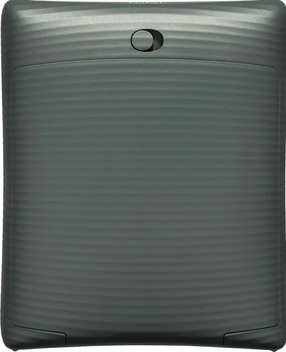Retro di un dispositivo grigio e rettangolare con scanalature orizzontali. Un pulsante circolare in alto. Angoli inferiori leggermente curvi.