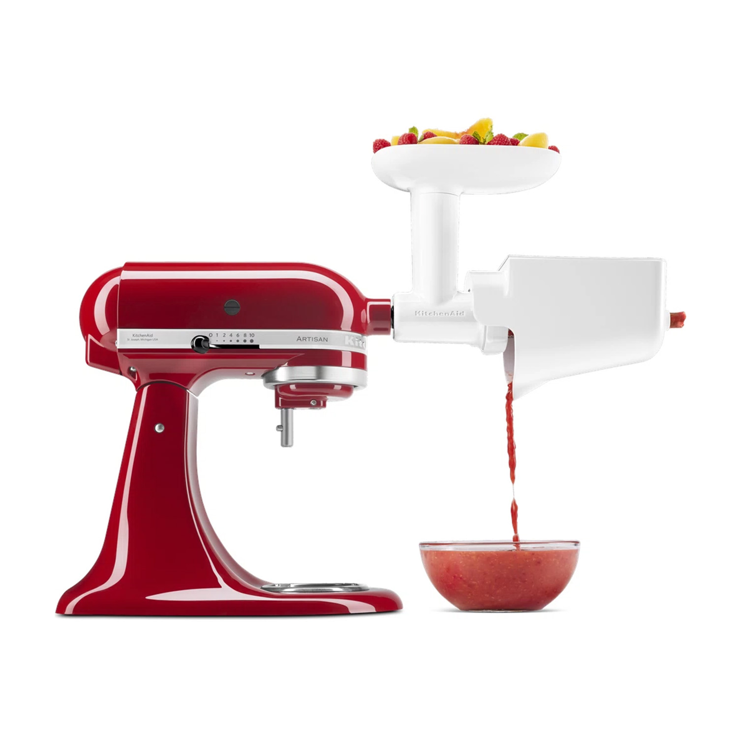 Robot da cucina KitchenAid rosso con accessorio tritacarne bianco, che trasforma frutta in una ciotola.
