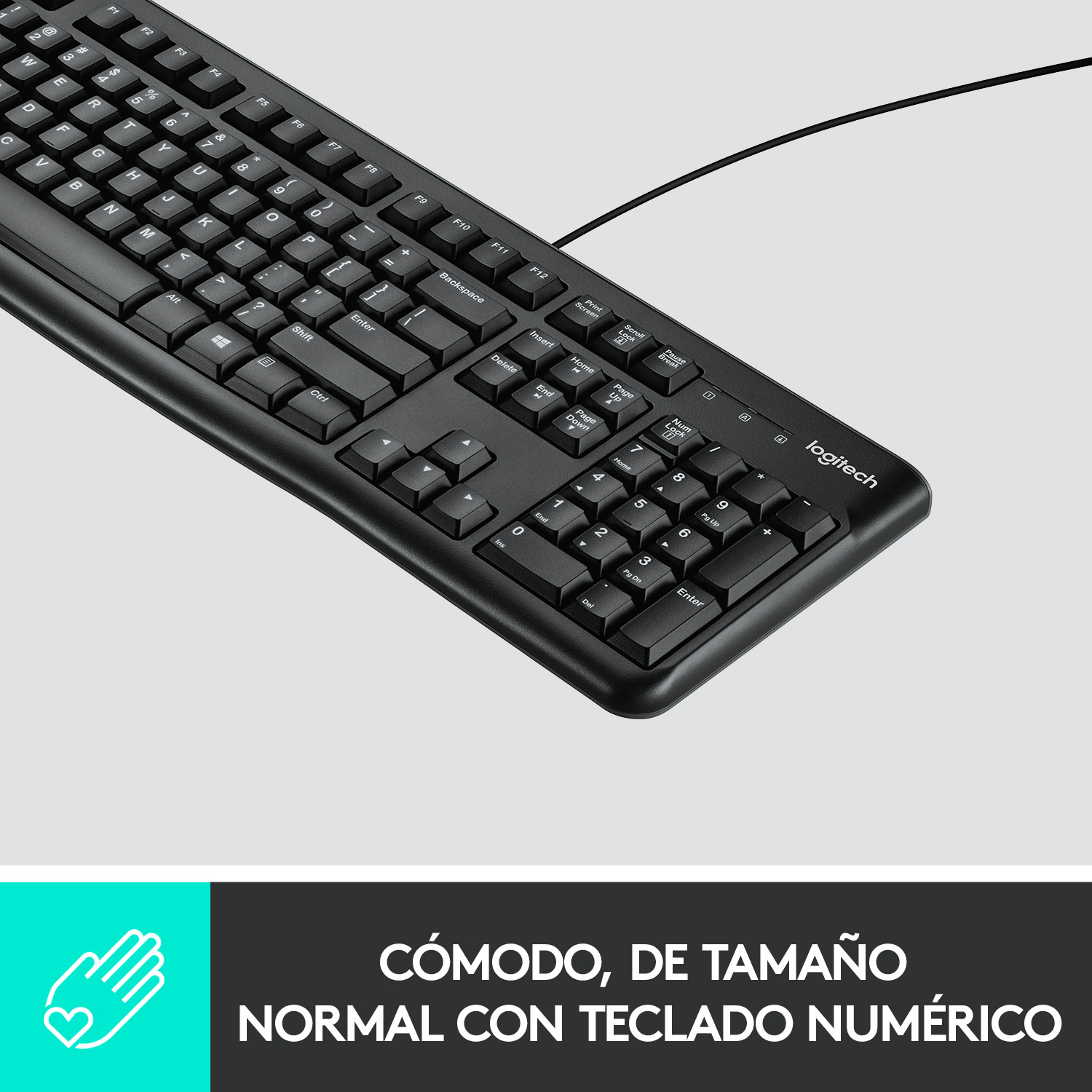Teclado Logitech negro con teclado numérico sobre superficie blanca, con superposición de texto.