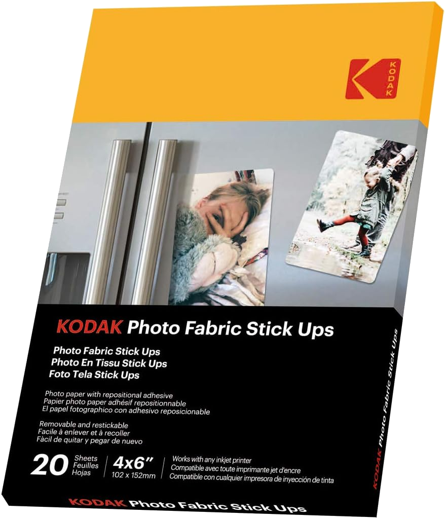 Kodak fotópapír doboz egy gyermek fényképével a hűtőszekrényen.