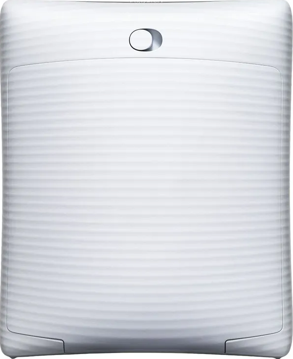 Un purificatore d'aria bianco con la parte superiore arrotondata e un unico pulsante. Ha linee orizzontali.