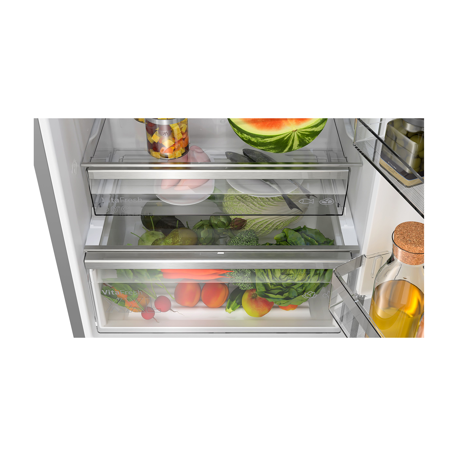 Interno del frigorifero con cassetti pieni di verdure e frutta.