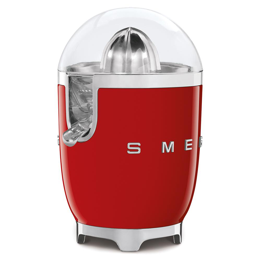 Roter Smeg Zitruspresse mit klarem Deckel, silbernen Saftkomponenten und silbernem Sockel.
