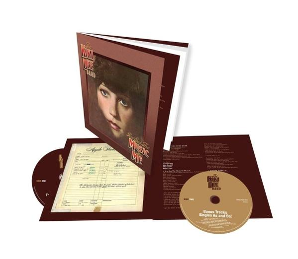 Album mit Kiki Dee Band Cover-Art, geöffnet, um CD und Textblatt zu zeigen.