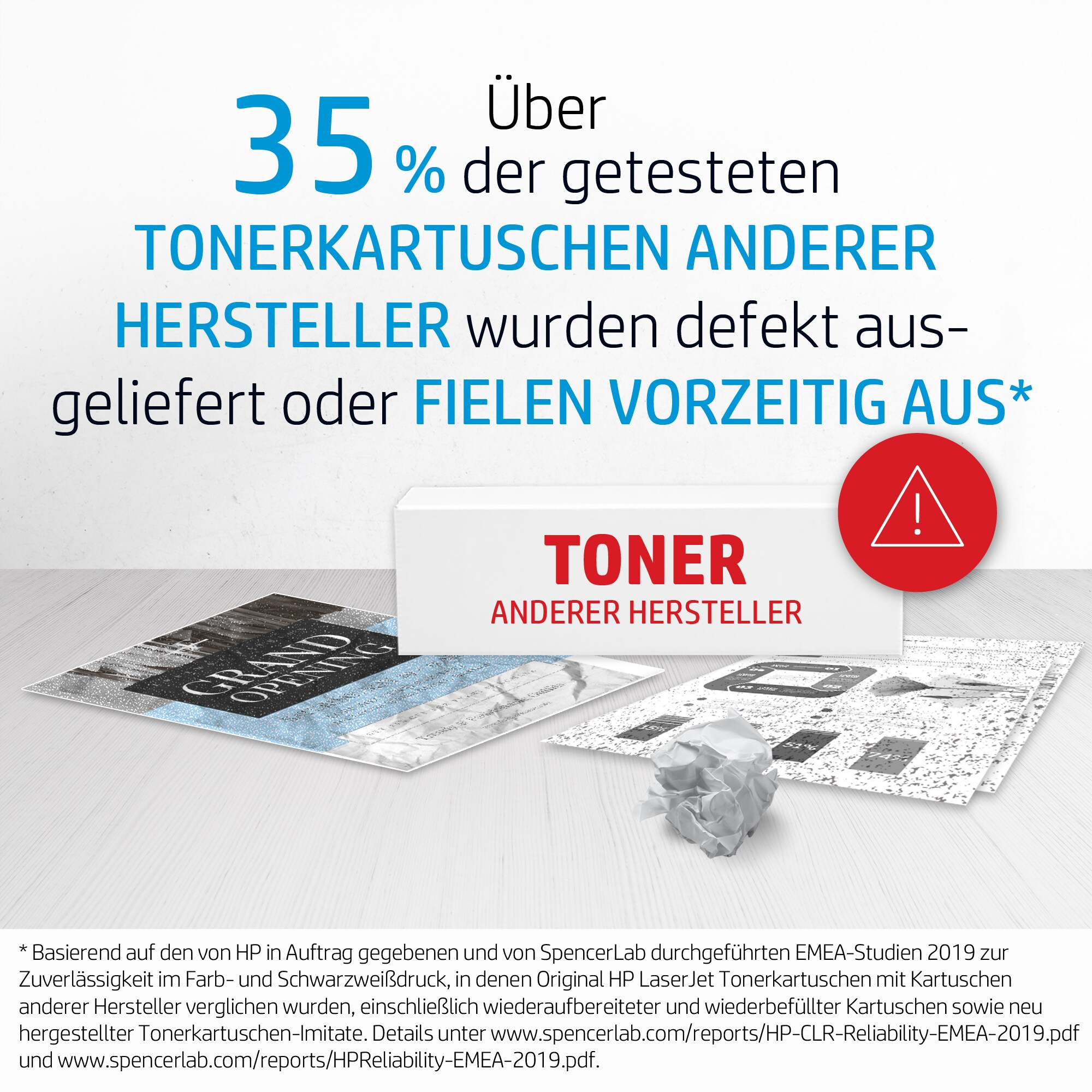 Papier und zerknittertes Papier mit Text über Tonerkartuschen und Warnschild.
