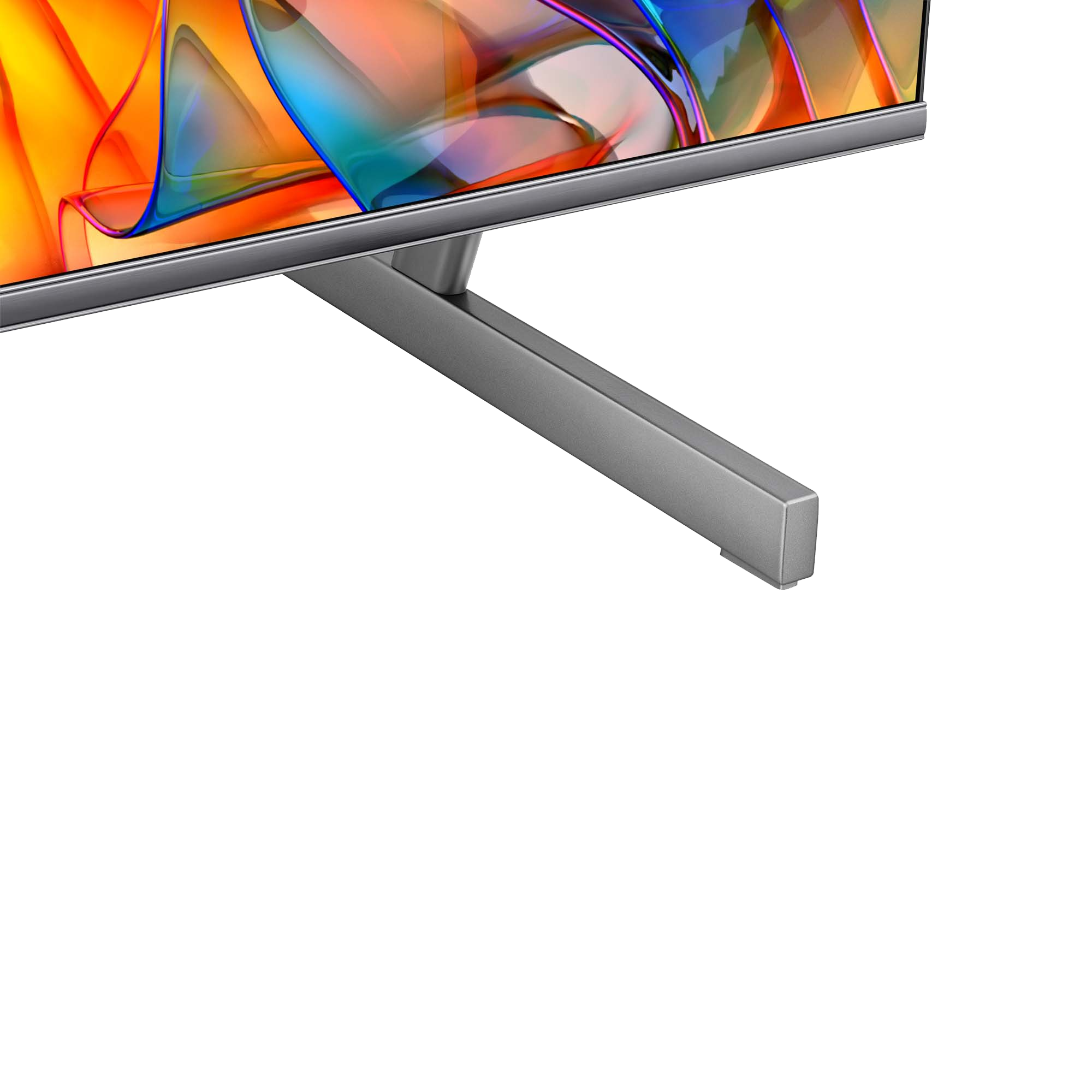 Primer plano de un soporte de TV con base plateada, la pantalla está al fondo.