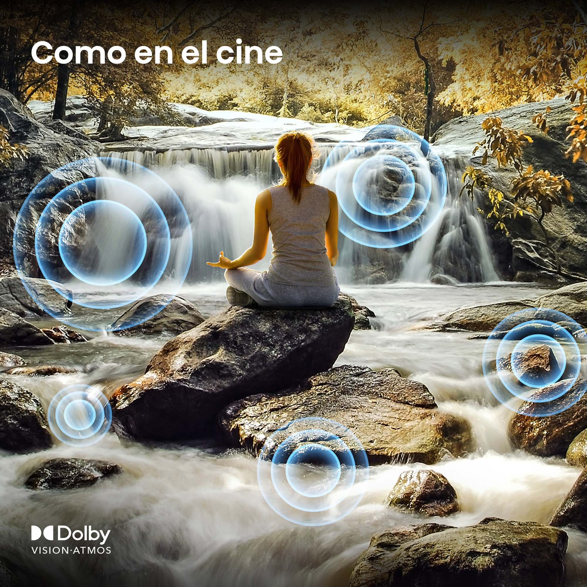 Mujer en pose de meditación frente a una cascada con círculos de ondas sonoras.