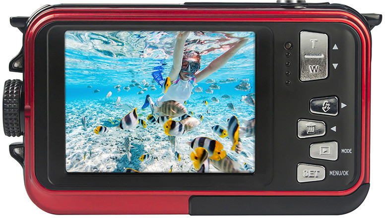 Dos d'un appareil photo étanche rouge montrant une personne faisant de la plongée avec des poissons dans l'océan.