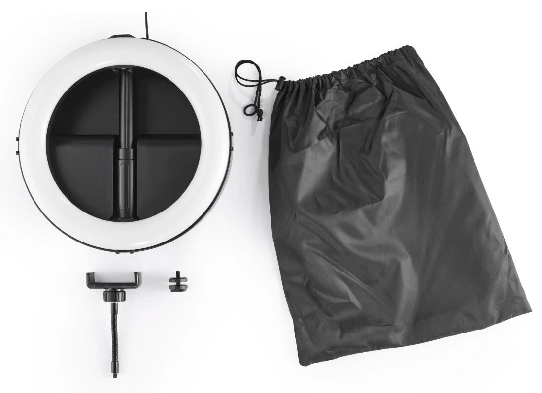 Lampa pierścieniowa, uchwyt na telefon i czarna torba na białym tle. Schemat kolorów czarno-biały.