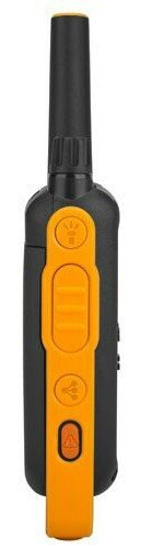 Widok z boku czarno-pomarańczowego walkie-talkie z przyciskami i anteną.