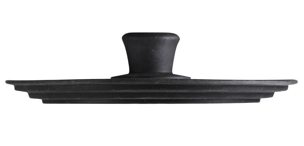 Czarna pokrywka z uchwytem. Pokrywka ma okrągły, karbowany wzór.