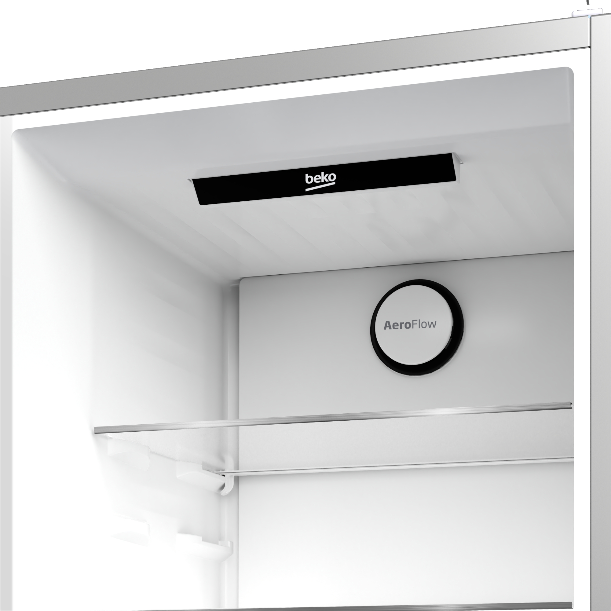Ein weißer Kühlschrankinnenraum. Ein schwarzes 'beko'-Marken-Luftventil und ein runder 'AeroFlow'-Aufkleber sind sichtbar.