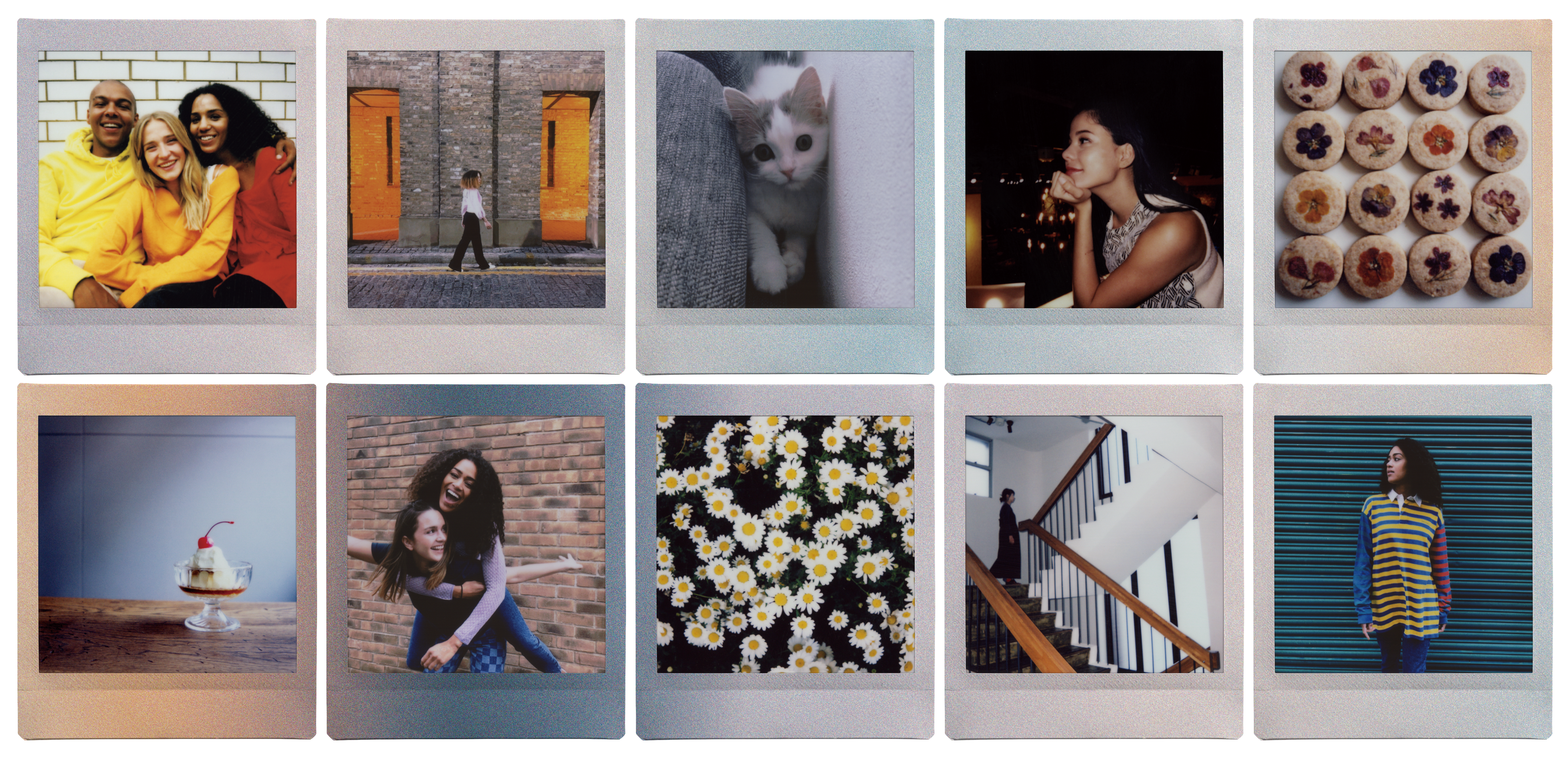 Eine Sammlung von Polaroid-Fotos auf einer weißen Oberfläche.