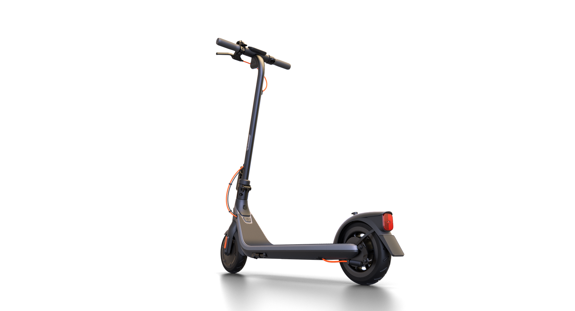 Un patinete eléctrico negro con detalles naranjas, sobre un fondo negro, desde un perfil lateral.