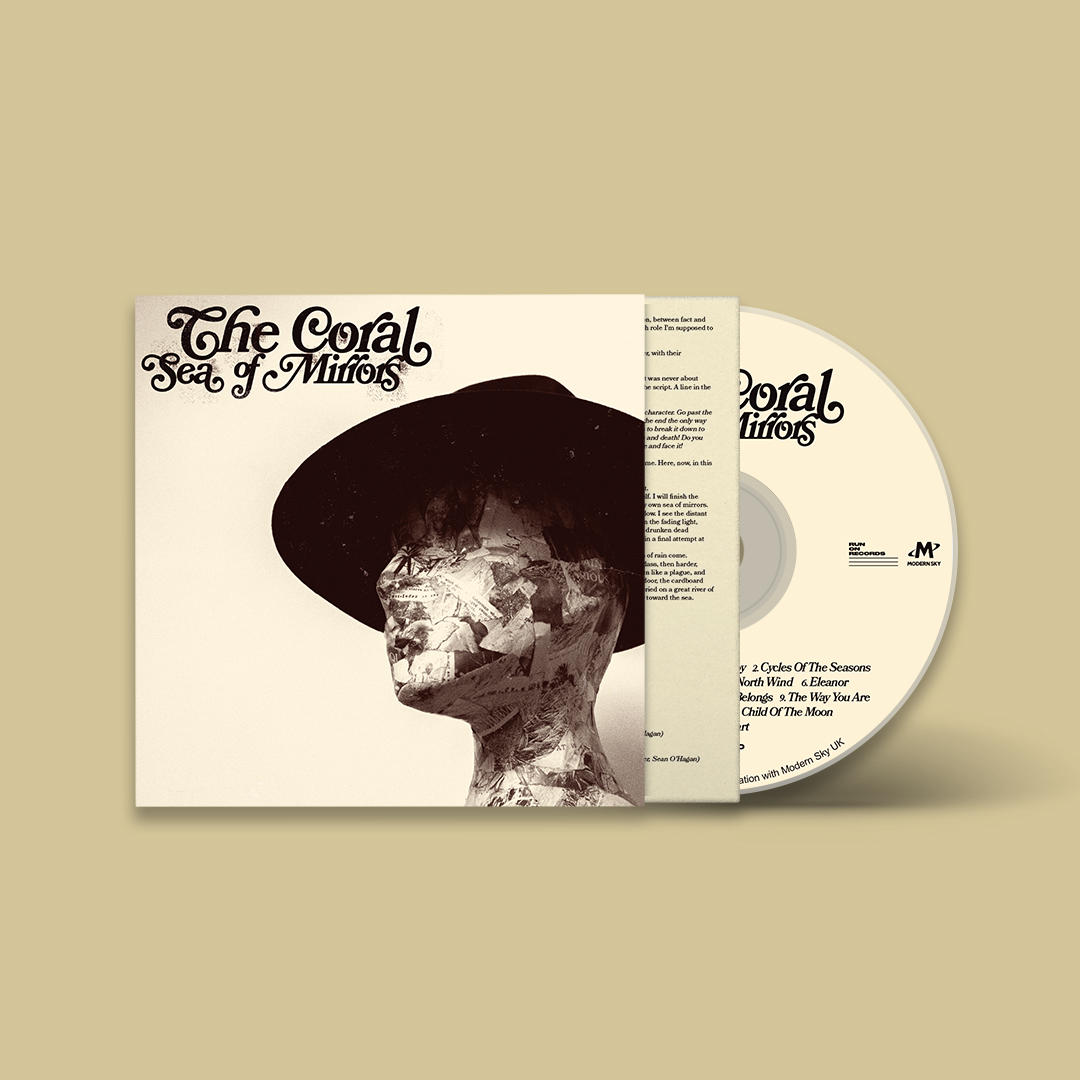 Ein CD-Albumcover mit dem Gesicht einer Person mit Hut und dem Albumtitel.