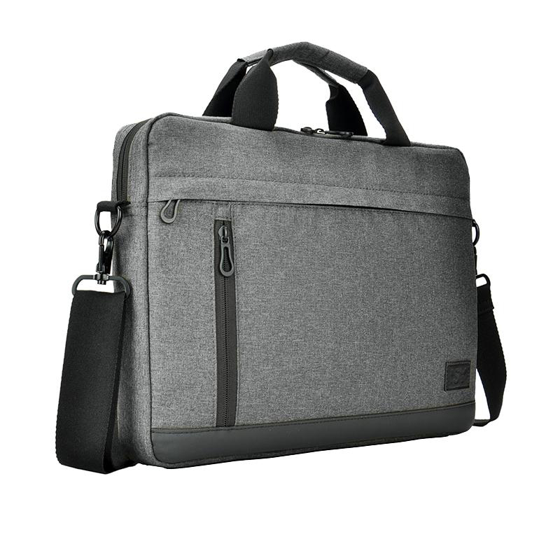 Eine graue Laptoptasche mit Schulterriemen. Die Tasche hat einen Reißverschluss und einen kleinen Griff.