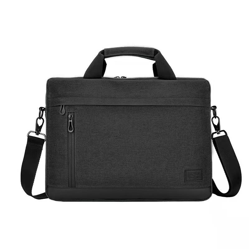 Schwarze Laptoptasche mit Griffen, Schulterriemen und Reißverschlusstasche.