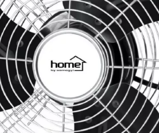Közelkép egy fekete ventilátorról, középen a home by somogyi logóval.
