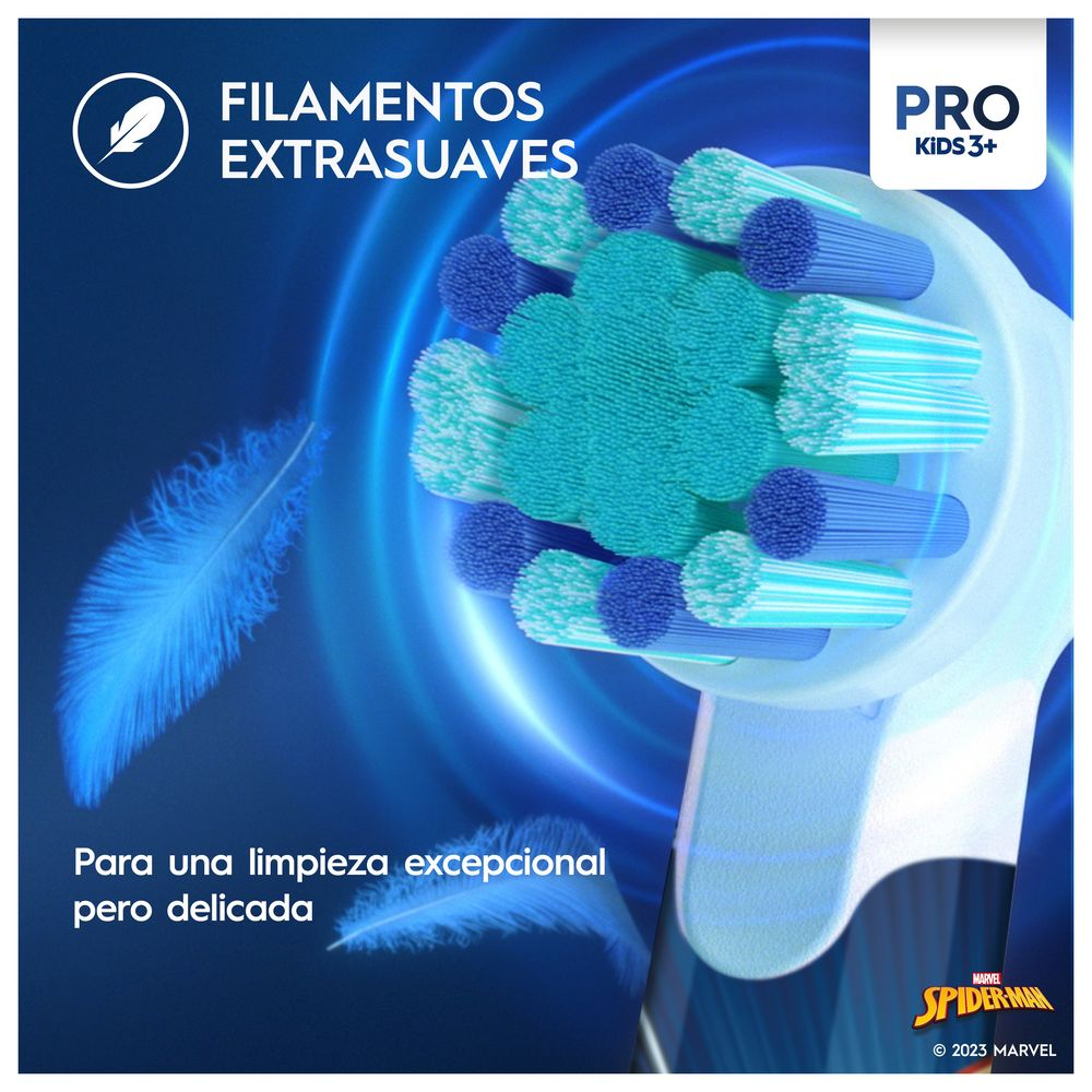 Primer plano de un cabezal de cepillo de dientes con cerdas azules y verdes, texto en español.
