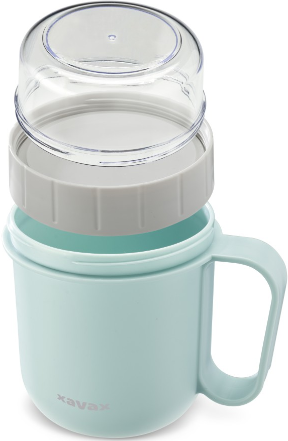 Un mug isotherme bleu clair avec une poignée, et un couvercle transparent et une partie supérieure ouverts.