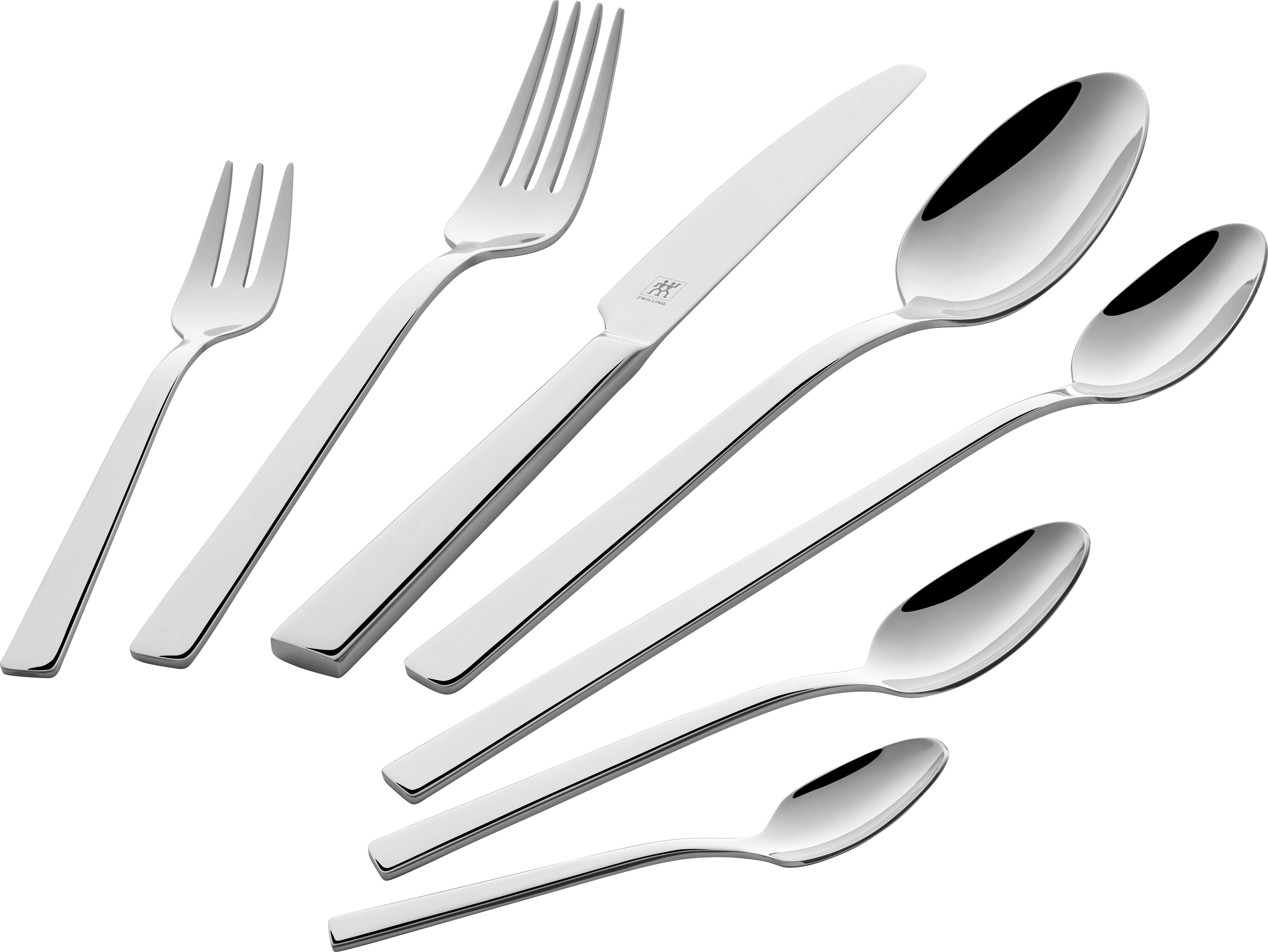 Ein Set glänzendes silbernes Besteck, einschließlich Gabeln, Messer und Löffel, auf weißem Untergrund.