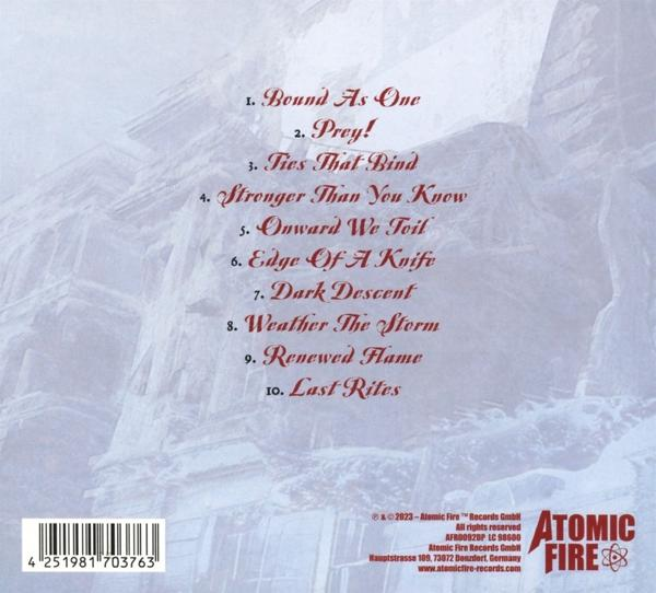 Die Rückseite eines Albums mit Songtiteln. Das Cover ist weiß mit rotem und schwarzem Text.