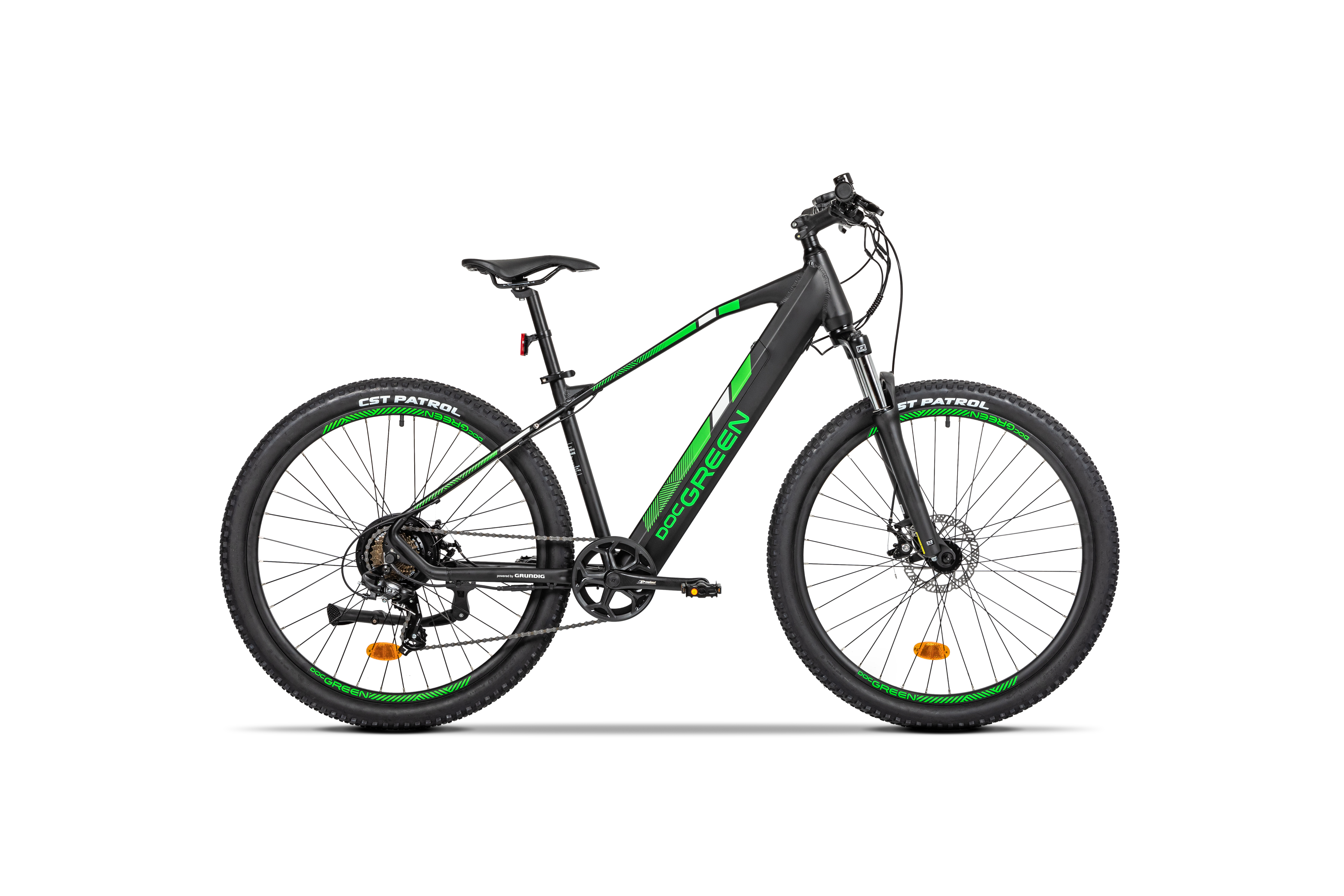 Grünes und schwarzes elektrisches Mountainbike mit weißem Hintergrund, Profilansicht.