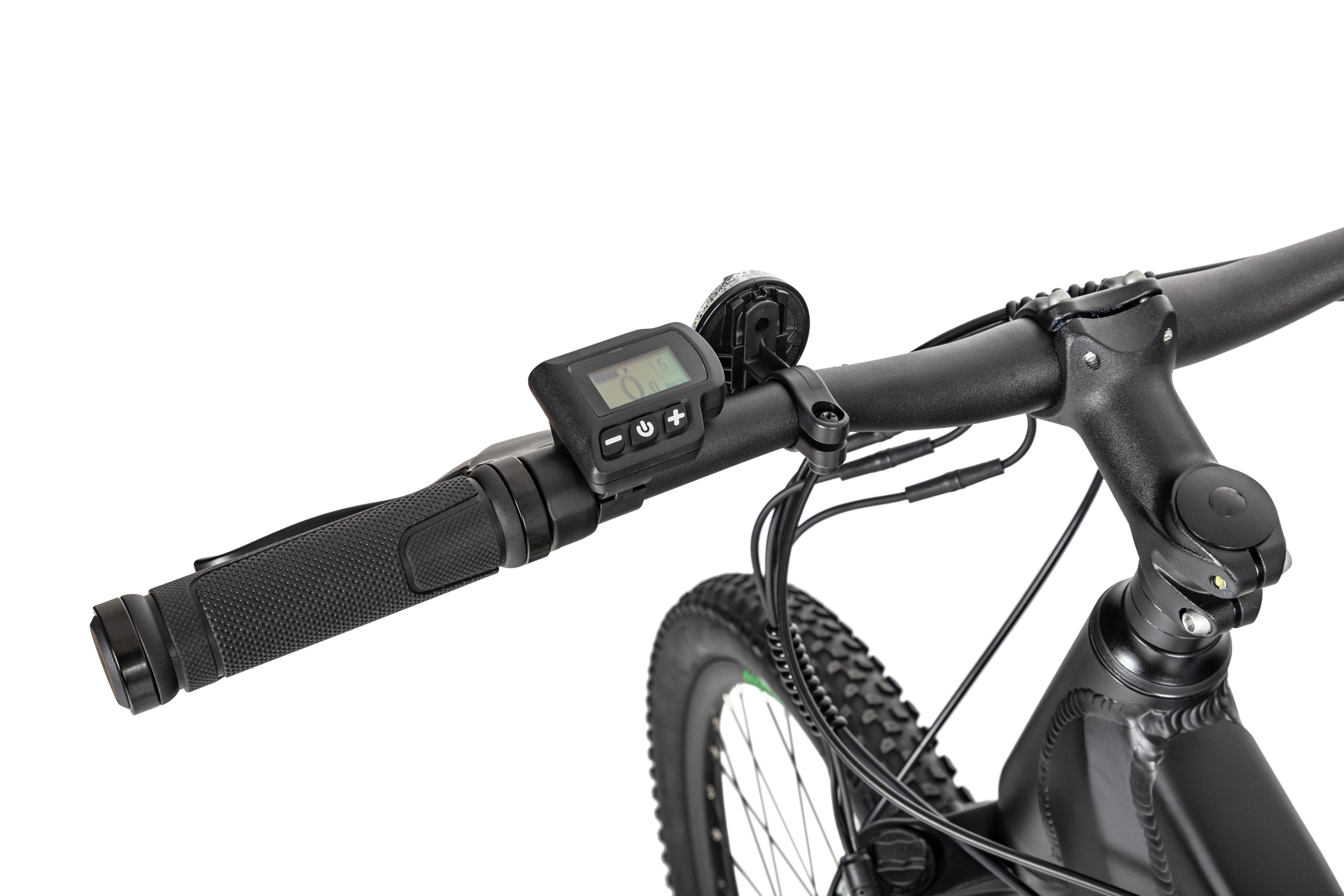 Nahaufnahme des Fahrradlenkers mit Digitalanzeige und Klingel.